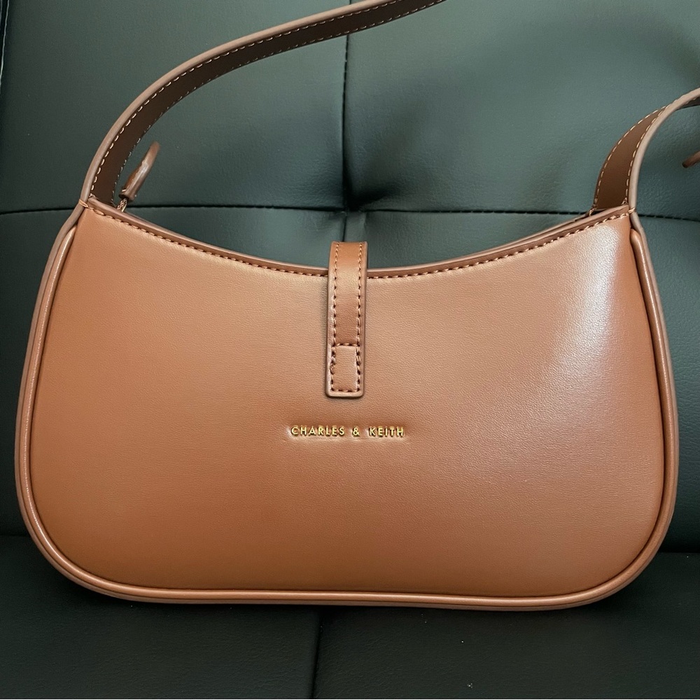Charles & Keith Cesia Shoulder Bag - Picture 5 of 9